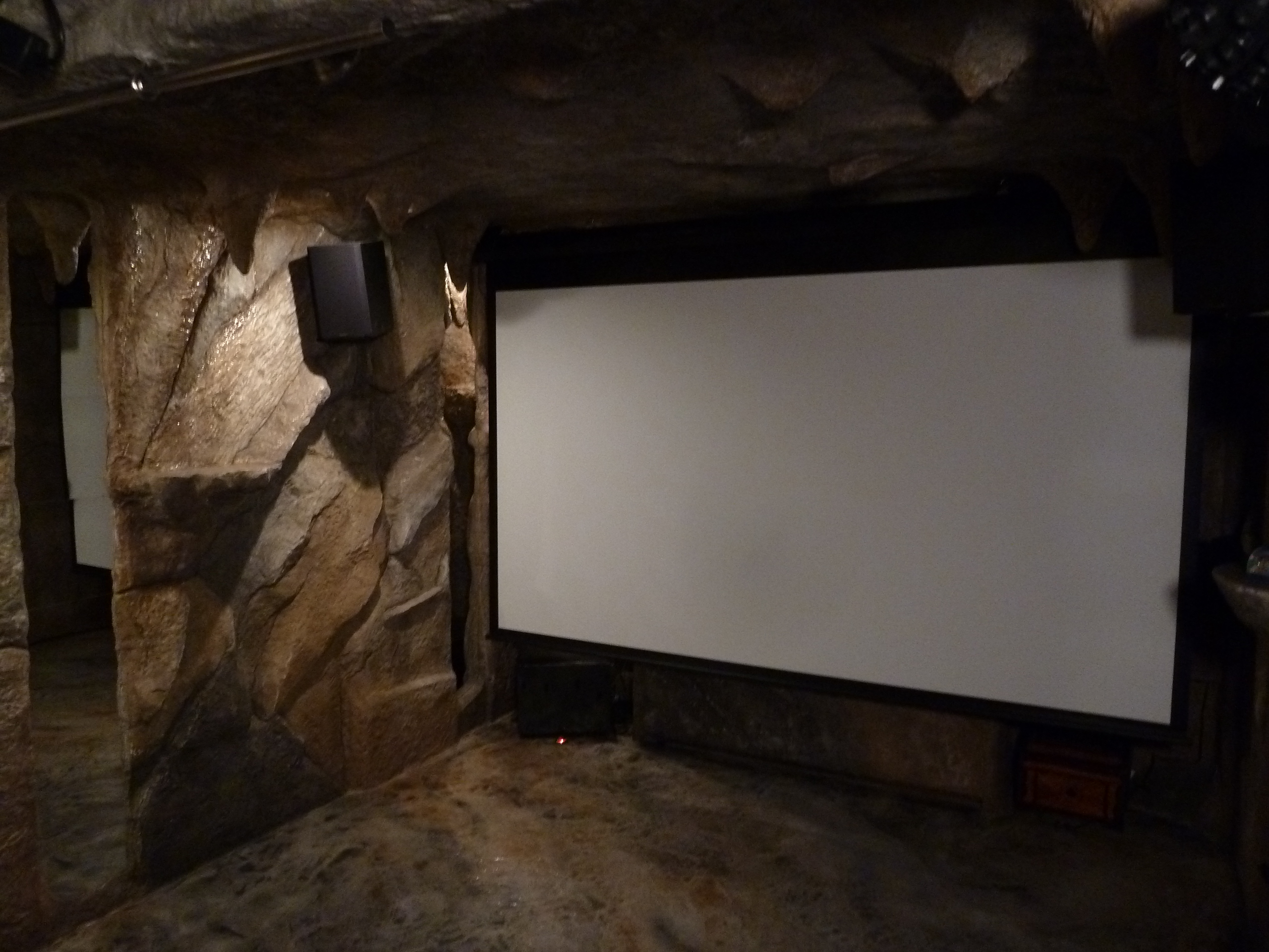 Transformation d'une salle cinéma-maison en Bat Cave